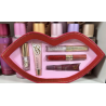 Set de regalo de 5 piezas de Victoria's Secret: brillo labial, aceite, mascarilla y voluminizador de labios.